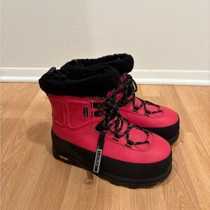 UGG women’s Shasta Gore-Tex waterproof winter boots Size 7